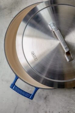 Saveur Selects Hapjespan Voyage - Classic Blue - ø 30 Cm / 4.2 Liter - Geëmailleerde Anti-aanbaklaag 13 Saveur Selects Hapjespan Voyage - Classic Blue - ø 30 Cm / 4.2 Liter - Geëmailleerde Anti-aanbaklaag -Thuiskeuken 1 3 13 scaled 1