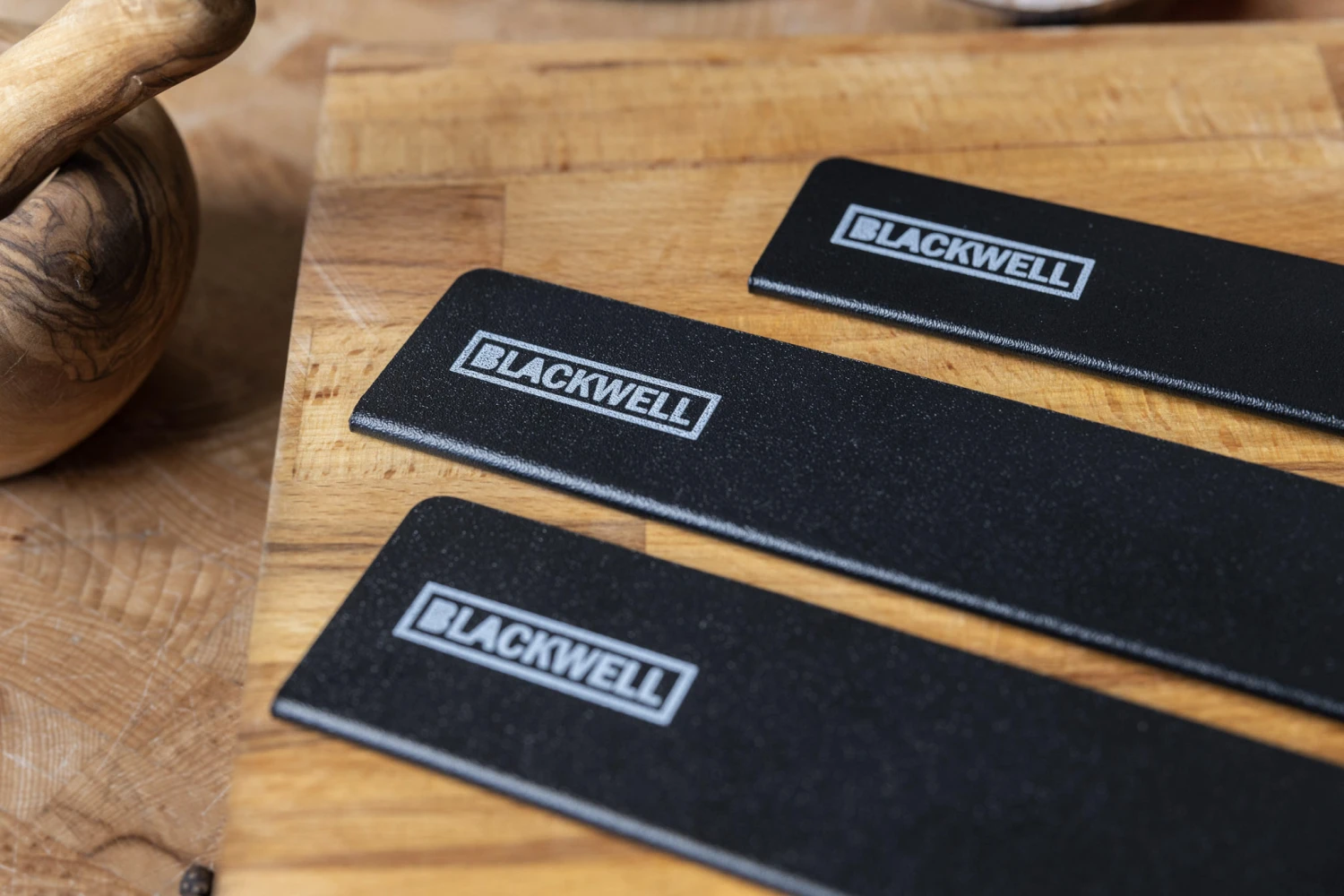 Blackwell Mesbeschermer - Universeel - Zwart - Voor Messen Met Een Lemmet Tot 26 Cm 6 Blackwell Mesbeschermer - Universeel - Zwart - Voor Messen Met Een Lemmet Tot 26 Cm - Afbeelding 4