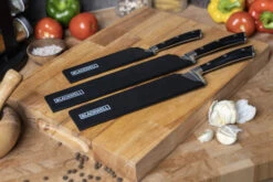 Blackwell Mesbeschermer - Universeel - Zwart - Voor Messen Met Een Lemmet Tot 22 Cm 11 Blackwell Mesbeschermer - Universeel - Zwart - Voor Messen Met Een Lemmet Tot 22 Cm -Thuiskeuken 12 Blackwell Messenbeschermers sfeer 1