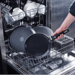 GreenPan Pannenkoekenpan Essentials - Zwart - ø 28 Cm - Keramische Anti-aanbaklaag 9 GreenPan Pannenkoekenpan Essentials - Zwart - ø 28 Cm - Keramische Anti-aanbaklaag -Thuiskeuken 28657464abfd1bb6ae5e9eb35e512a20fba20436 GP ESS BA Bd DWS Lifestyle a