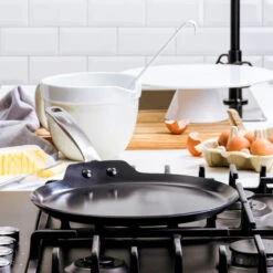 GreenPan Pannenkoekenpan Copenhagen - Zwart - ø 28 Cm - Keramische Anti-aanbaklaag -Thuiskeuken 7f25fdc89fa44bbd4040a8ad18023cc6a9184474 2 Cop PancakeP 28cm CC003112 001 ProduLife5B15D