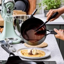 KitchenAid Steelpan Classic Forged - ø 20 Cm / 3.1 Liter - Keramische Anti-aanbaklaag 8 KitchenAid Steelpan Classic Forged - ø 20 Cm / 3.1 Liter - Keramische Anti-aanbaklaag -Thuiskeuken 81QE255Mf6L. AC SL1500