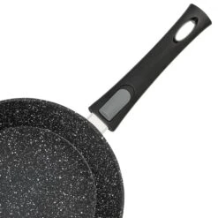 Resto Kitchenware Koekenpan Leo - ø 24 Cm - Standaard Anti-aanbaklaag 10 Resto Kitchenware Koekenpan Leo - ø 24 Cm - Standaard Anti-aanbaklaag -Thuiskeuken 93040.4260403577806.ver50