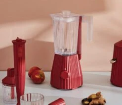 Alessi Blender Plissé - 5 Snelheden + Turbostand - Rood - Michele De Lucchi - 1.5 Liter - MDL09 R 10 Alessi Blender Plissé - 5 Snelheden + Turbostand - Rood - Michele De Lucchi - 1.5 Liter - MDL09 R -Thuiskeuken Alessi Blender Sfeer1