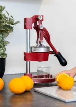 Sareva Citruspers - Gietijzer - Hevelmodel - Rood -Thuiskeuken Citruspers 4