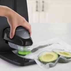 FoodSaver Fresh Hersluitbare Vacumeerzakken 950 Ml - 26 Stuks 8 FoodSaver Fresh Hersluitbare Vacumeerzakken 950 Ml - 26 Stuks -Thuiskeuken FFS010LifestyleZipperBags2 5d0cdb8a765229.91958844