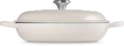 Le Creuset Braadpan Signature - Campagnard - Meringue - ø 30 Cm / 3.5 Liter 11 Le Creuset Braadpan Signature - Campagnard - Meringue - ø 30 Cm / 3.5 Liter -Thuiskeuken Le Creuset LC 20220726 HL PS FS 21180307164430 003