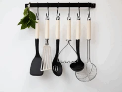 KitchenAid Soeplepel Core - Amandelwit 9 KitchenAid Soeplepel Core - Amandelwit -Thuiskeuken Productafbeeldingen CL 2023 03 09T144311.512