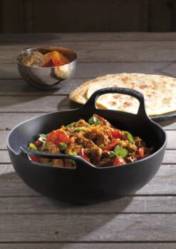 Le Creuset Wokpan / Balti Dish - Mat Zwart - ø 24 Cm / 2.7 Liter - Geëmailleerde Anti-aanbaklaag -Thuiskeuken RS8547 RS4394 Lamb Balti Cast Iron Balti Dish 24cm scr 1