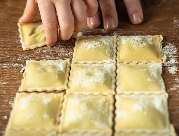 Marcato Ravioli Maker Met Deegroller - 24 Vaks - 5 X 5 Cm 4 Marcato Ravioli Maker Met Deegroller - 24 Vaks - 5 X 5 Cm - Afbeelding 2