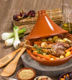 Cookinglife Tajine Regas - Aardewerk - Terracotta - ø 32 Cm / 3 Liter 14 Cookinglife Tajine Regas - Aardewerk - Terracotta - ø 32 Cm / 3 Liter -Thuiskeuken Tajine sfeer