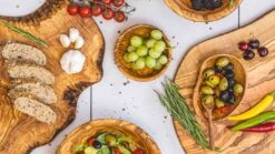 Jay Hill Serveerplank XL Tunea - Olijfhout - 55 - 64 Cm 10 Jay Hill Serveerplank XL Tunea - Olijfhout - 55 - 64 Cm -Thuiskeuken Tunea 16