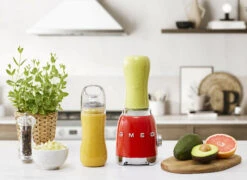 SMEG Smoothie Blender - Compact - Rood - 600 Ml - PBF01RDEU -Thuiskeuken WEB PBF01RDEU L03.jpg
