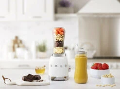 SMEG Smoothie Blender - Compact - Wit - 600 Ml - PBF01WHEU -Thuiskeuken WEB PBF01WHEU L01.jpg