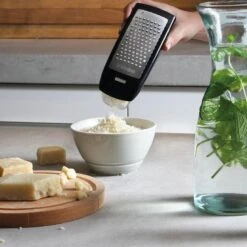 Boska Rasp Easy Grater 11 Boska Rasp Easy Grater -Thuiskeuken Web 853801 EXPLORE Easy Grater 2400x5B15D