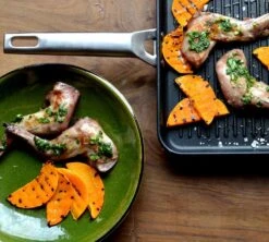 Valira Grillpan Aire Met Handgrepen - 23 X 23 Cm - Standaard Anti-aanbaklaag 13 Valira Grillpan Aire Met Handgrepen - 23 X 23 Cm - Standaard Anti-aanbaklaag -Thuiskeuken grillpansfeerfoto3 1