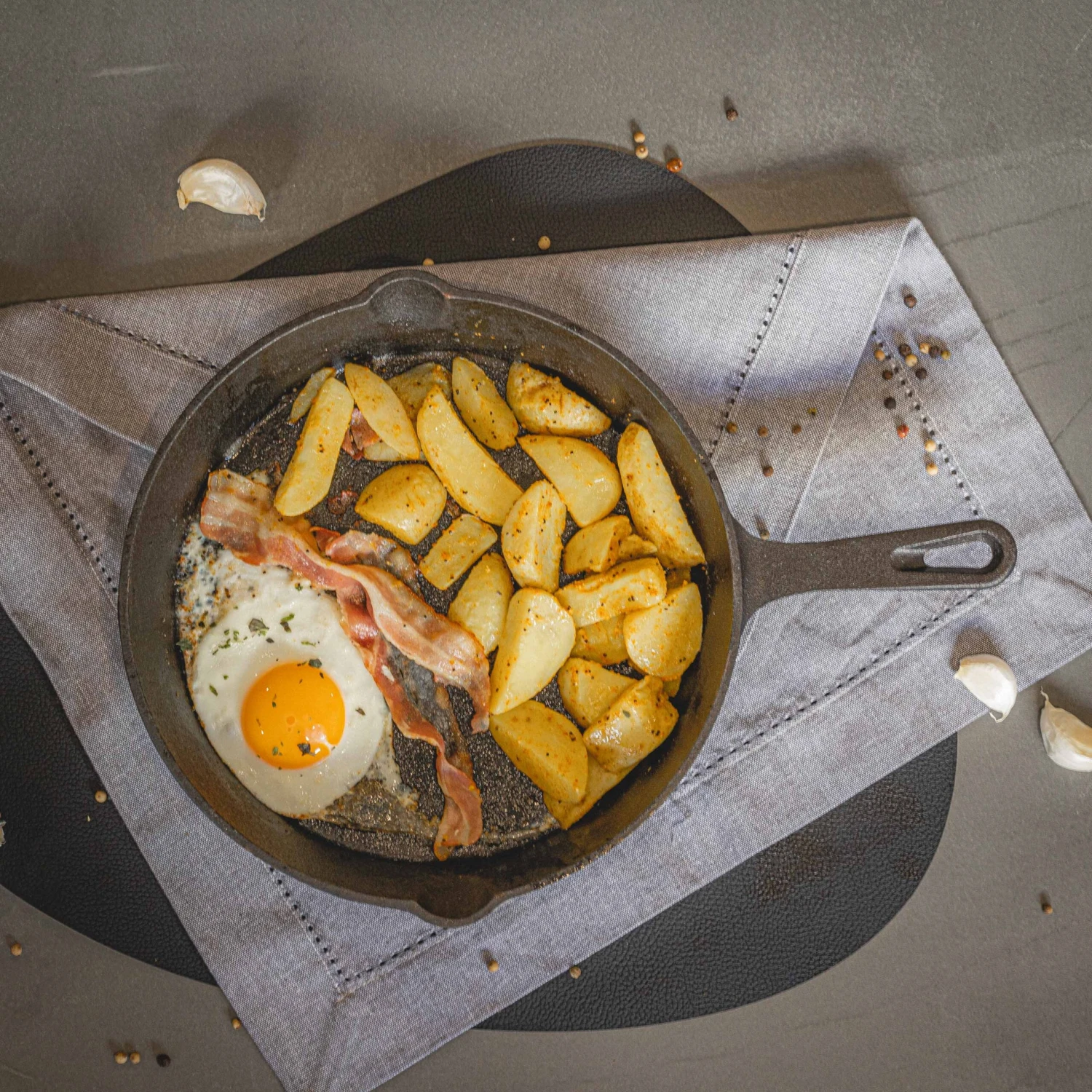 Blackwell Koekenpan - Gietijzer - ø 25 Cm - Zonder Anti-aanbaklaag 8 Blackwell Koekenpan - Gietijzer - ø 25 Cm - Zonder Anti-aanbaklaag - Afbeelding 6