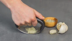 Sareva Knoflookpers 8 Sareva Knoflookpers -Thuiskeuken knoflookpers 2