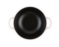 Le Creuset Braadpan Signature - Marmite - Shell Pink - ø 24 Cm / 3.1 Liter 10 Le Creuset Braadpan Signature - Marmite - Shell Pink - ø 24 Cm / 3.1 Liter -Thuiskeuken le creuset braadpan marmite shell pink 24cm 2