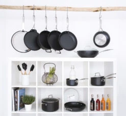 Le Creuset Steelpan - 2 Schenktuiten - Les Forgées TNS - ø 16 Cm / 1.6 Liter - Standaard Anti-aanbaklaag 7 Le Creuset Steelpan - 2 Schenktuiten - Les Forgées TNS - ø 16 Cm / 1.6 Liter - Standaard Anti-aanbaklaag -Thuiskeuken le creuset lesforgees collectie