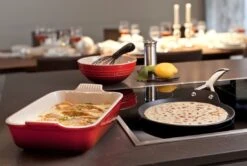 Le Creuset Pannenkoekenpan Les Forgées TNS - ø 28 Cm - Standaard Anti-aanbaklaag 11 Le Creuset Pannenkoekenpan Les Forgées TNS - ø 28 Cm - Standaard Anti-aanbaklaag -Thuiskeuken le creuset pannenkoekenpan sfeer