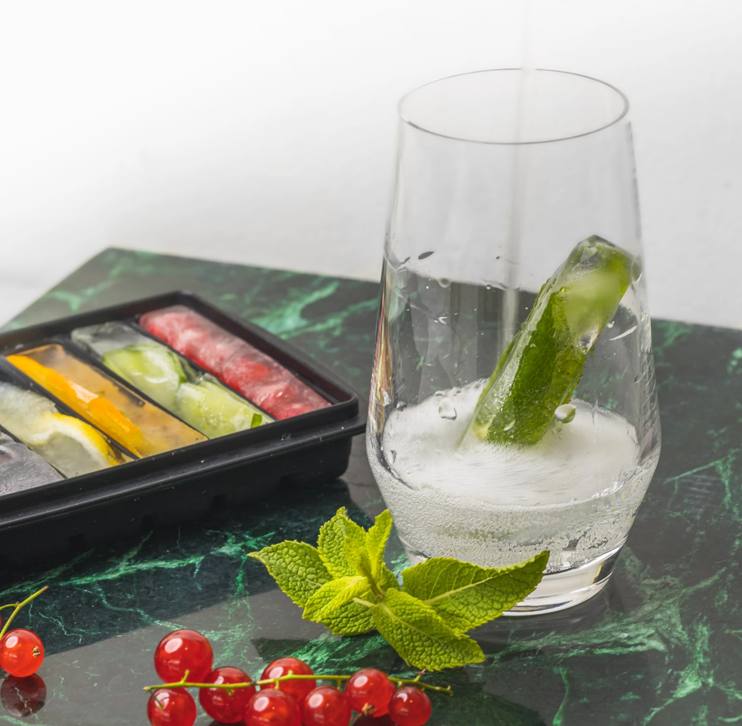 Sareva IJsblokjesvorm - 10 Ijsstaafjes - Siliconen - Easy Release - Herbruikbaar 6 Sareva IJsblokjesvorm - 10 Ijsstaafjes - Siliconen - Easy Release - Herbruikbaar - Afbeelding 4