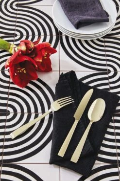 Sambonet Bestekset Flat - Champagne - 24 Delig / 6 Personen 10 Sambonet Bestekset Flat - Champagne - 24 Delig / 6 Personen -Thuiskeuken sambonet bestekset flat champagne sfeer3