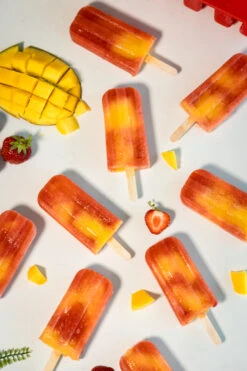 Sareva IJsjesmaker - 10 Ijsjes - Rood - Siliconen - Easy Release - Herbruikbaar -Thuiskeuken sareva ijsjesmaker