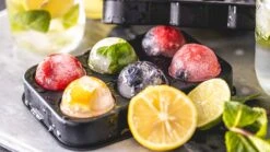 Sareva IJsblokjesvorm - 6 Ronde Ijsbollen - Siliconen - Easy Release - Herbruikbaar 11 Sareva IJsblokjesvorm - 6 Ronde Ijsbollen - Siliconen - Easy Release - Herbruikbaar -Thuiskeuken sereva ijs sfeer 27