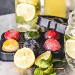 Sareva IJsblokjesvorm - 6 Ronde Ijsbollen - Siliconen - Easy Release - Herbruikbaar 9 Sareva IJsblokjesvorm - 6 Ronde Ijsbollen - Siliconen - Easy Release - Herbruikbaar -Thuiskeuken sereva ijs sfeer 30