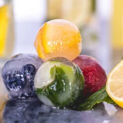 Sareva IJsblokjesvorm - 6 Ronde Ijsbollen - Siliconen - Easy Release - Herbruikbaar 10 Sareva IJsblokjesvorm - 6 Ronde Ijsbollen - Siliconen - Easy Release - Herbruikbaar -Thuiskeuken sereva ijs sfeer 37