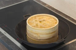 Sareva Stoommandje - Bamboe - 2-laags - ø 21 Cm 16 Sareva Stoommandje - Bamboe - 2-laags - ø 21 Cm -Thuiskeuken stoommand gebruik 1